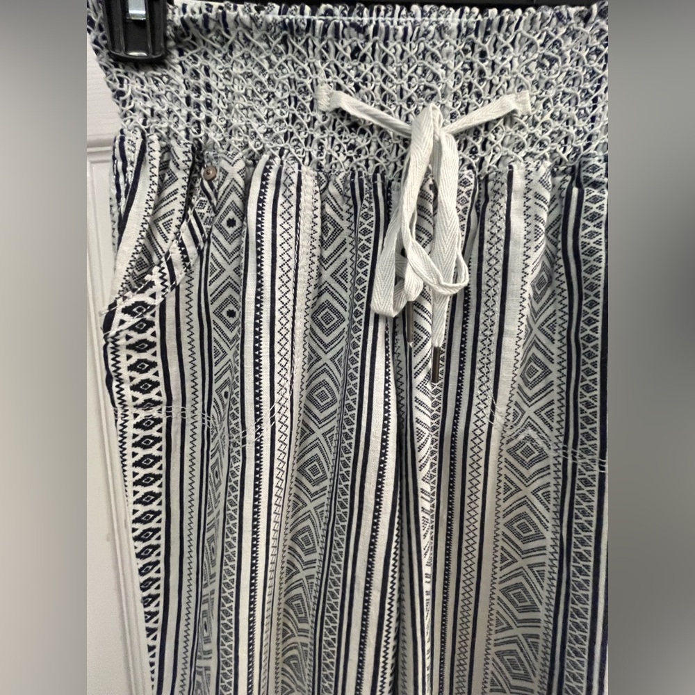 Rewash Blue and White Geometric Patterned Women's Wide Leg Linen Blend Pants - Picture 3 of 8